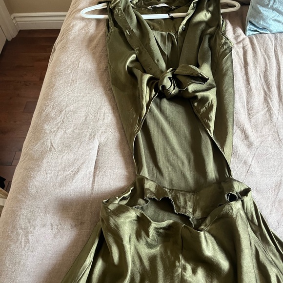 Satin dress from Zara. Size small. Colour olive green - Picture 2 of 3